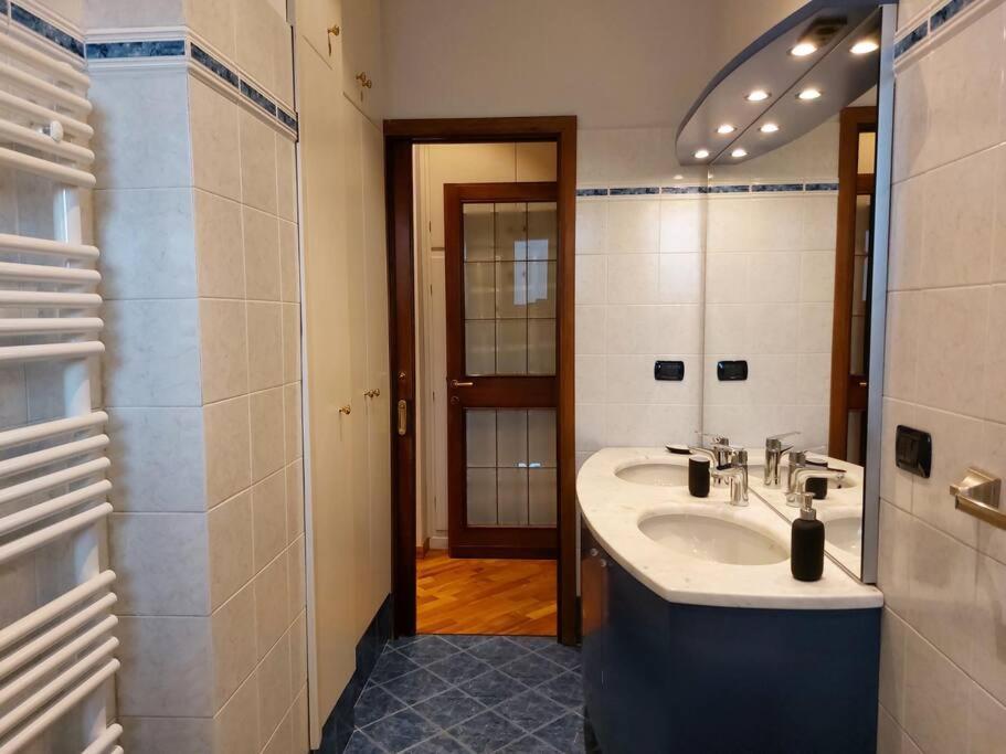 Lungarno 32 With Private Parking Apartment ฟลอเรนซ์ ภายนอก รูปภาพ